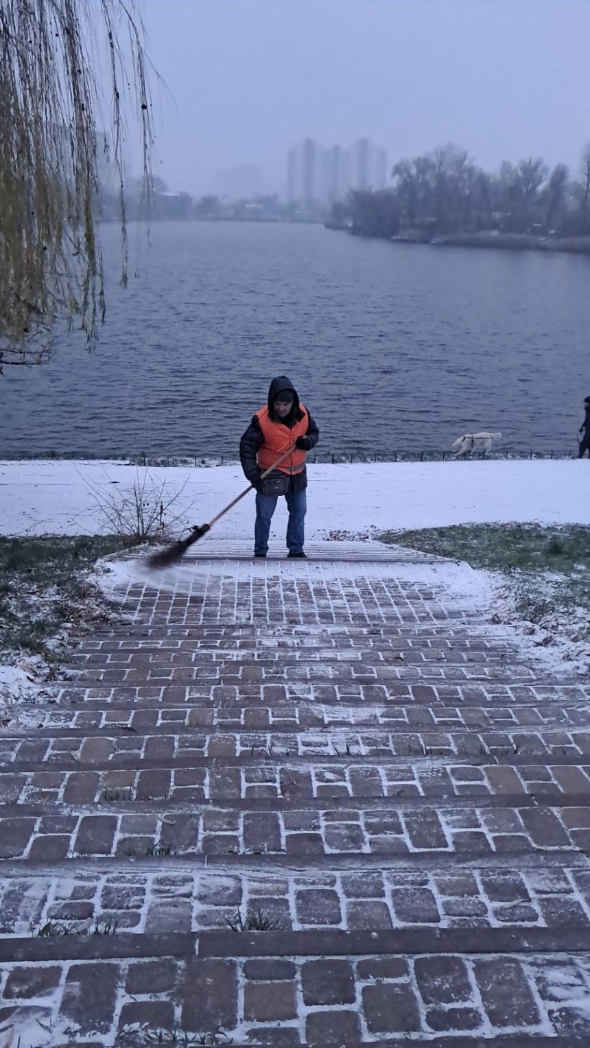 У Києві прибирають сніг У Києві прибирають сніг