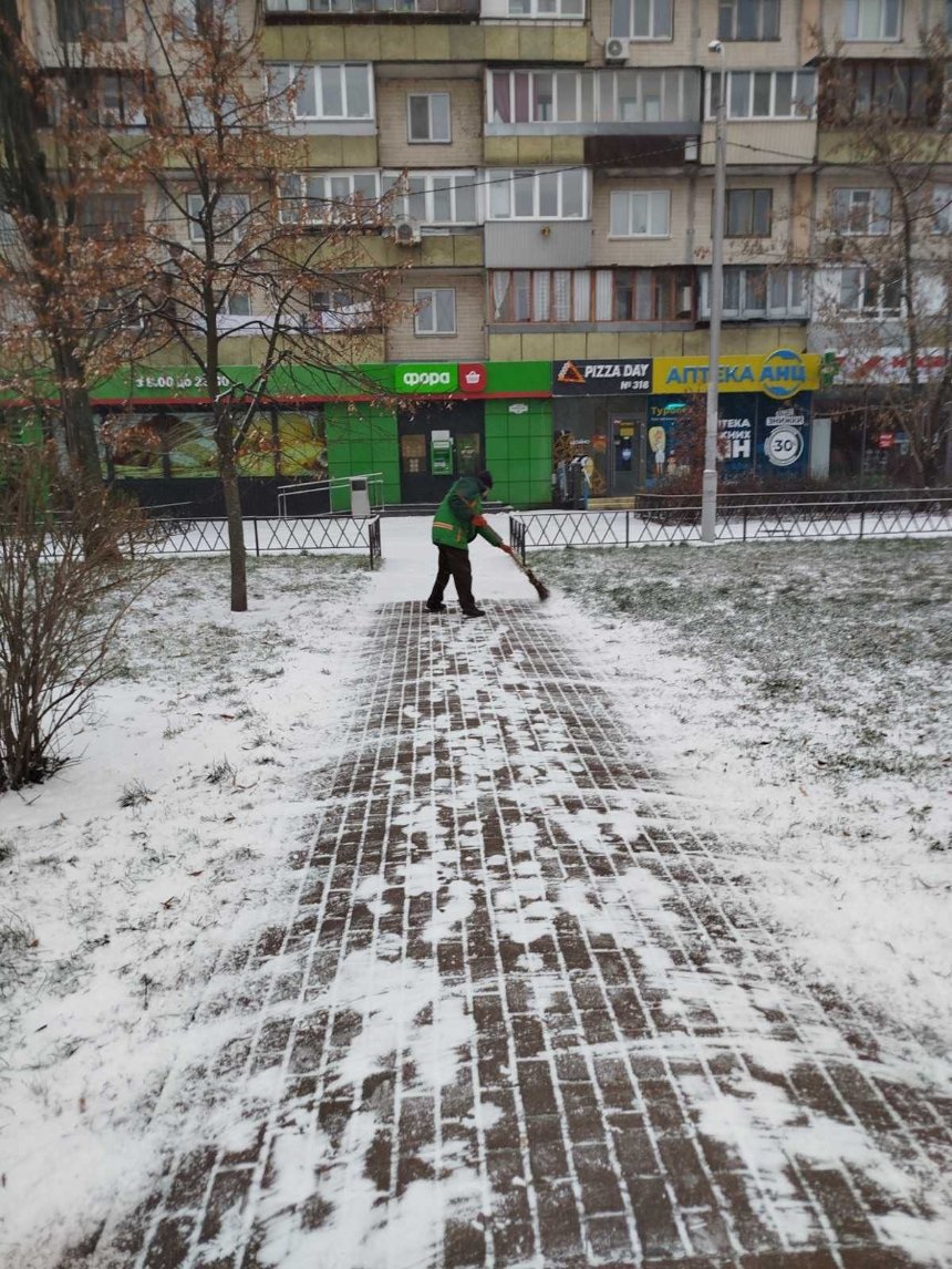У Києві прибирають сніг У Києві прибирають сніг