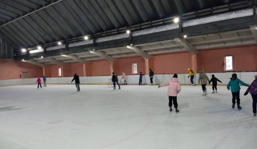 Петиція про порятунок льодового стадіону "Крижинка" на лівому березі Києва набрала підписи