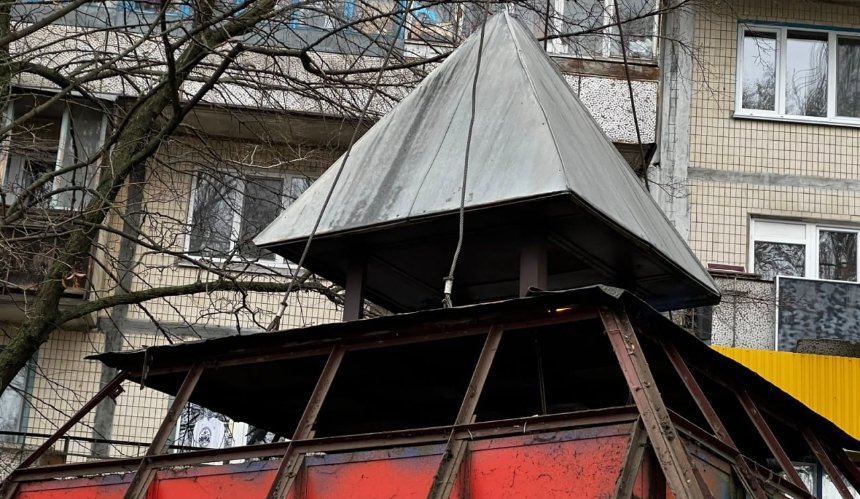 "Єгипетські піраміди": у Святошинському районі прибрали оригінальні МАФи