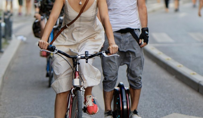 Київські велосипедисти ініціюють зміну ПДР для самокатів та велотранспорту: деталі