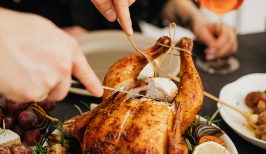 Новорічний стіл-2026 в Україні обійдеться на понад 10% дорожче, ніж торік