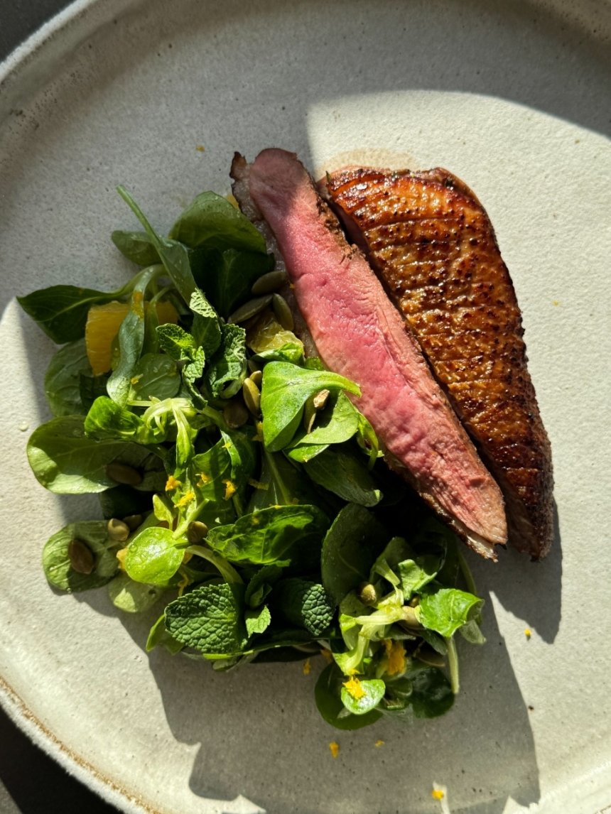 Філе качки з салатом та апельсином