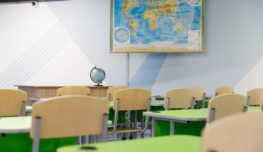 Зимові канікули у Києві: коли відпочиватимуть школярі та як працюватимуть заклади