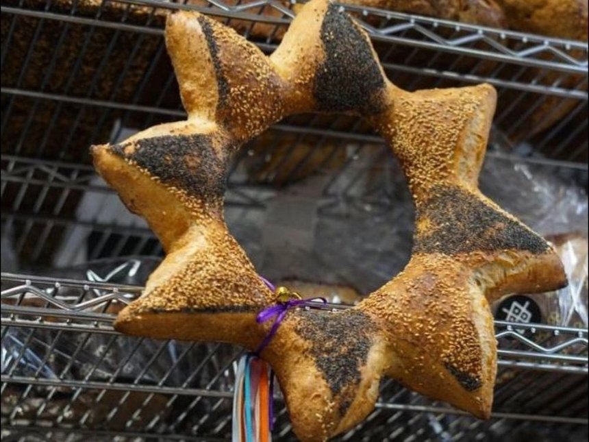 Святкова випічка до столу від пекарні "СПЕЛЬТА" у Києві Новорічні кошики 2025-2026: де замовити готові страви до святкового столу