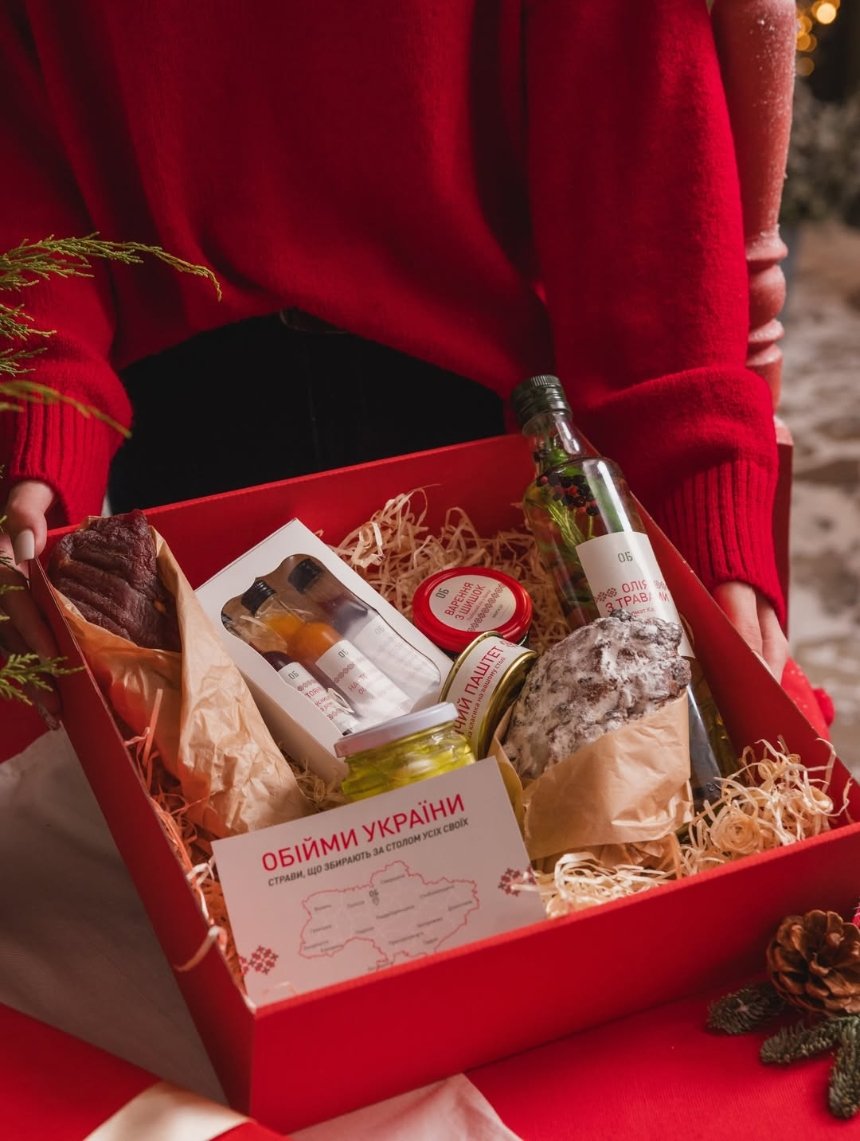 Новорічні кошики 2025-2026: де замовити готові страви до святкового столу