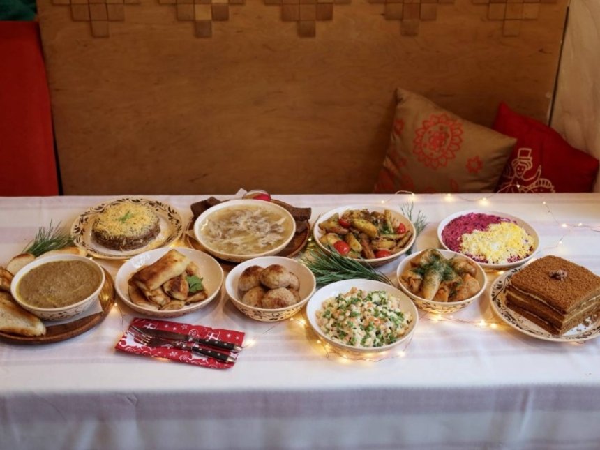 Новорічні кошики 2025-2026: де замовити готові страви до святкового столу