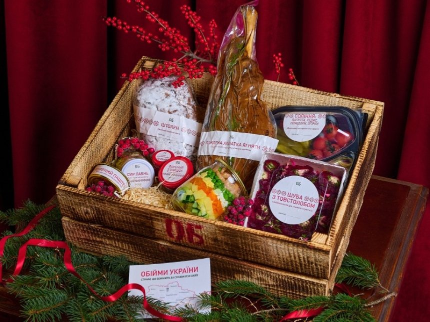 Подарункові набори від "Останньої барикади" у Києві Новорічні кошики 2025-2026: де замовити готові страви до святкового столу