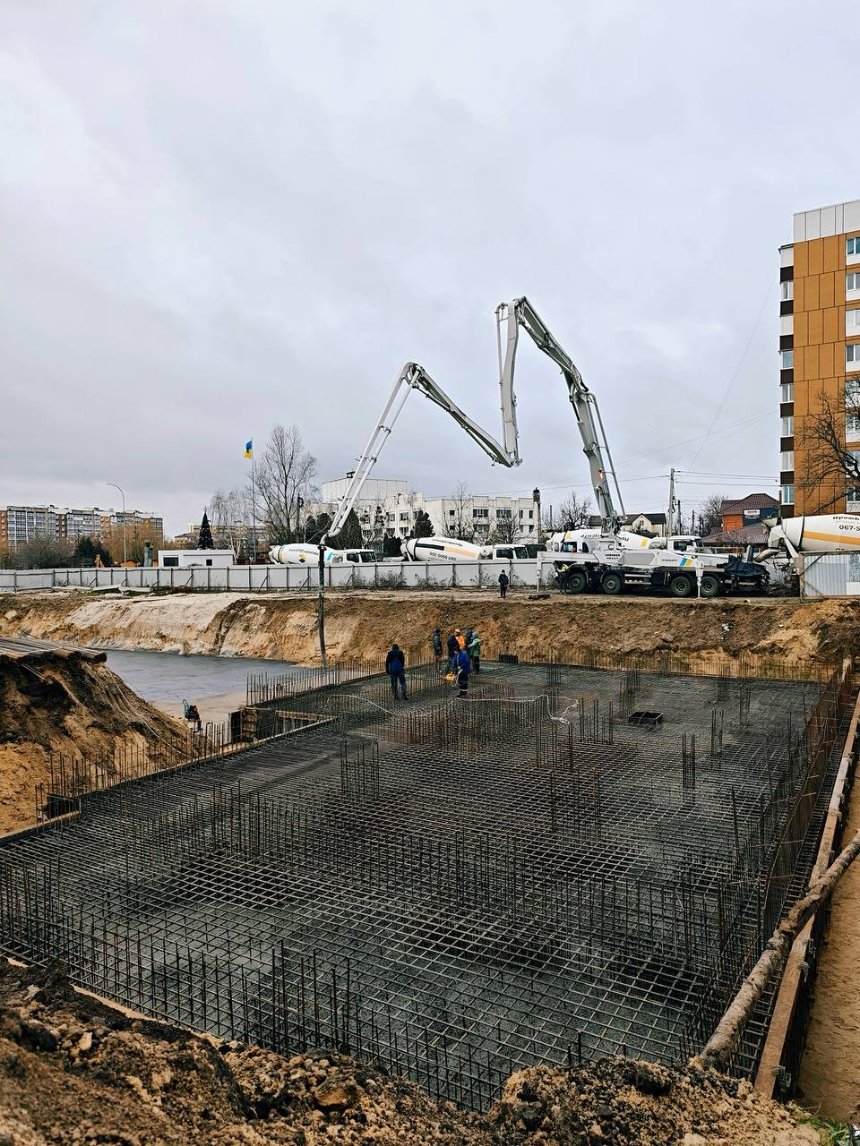 У Бородянці зводять нову 9-поверхівку на місці зруйнованої
