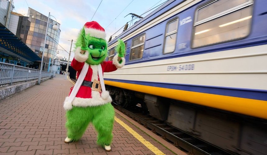 У київській електричці помітили Грінча: фото