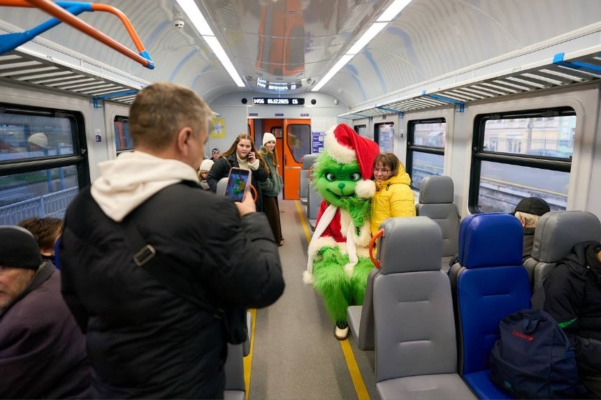 У київській електричці помітили Грінча