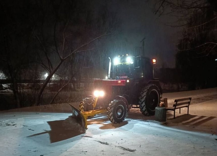 Як спецмашини та тисячі комунальників розчищають місто