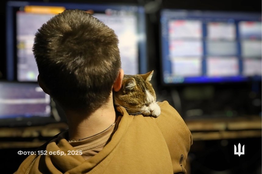 Як чотирилапі побратими допомагають військовим