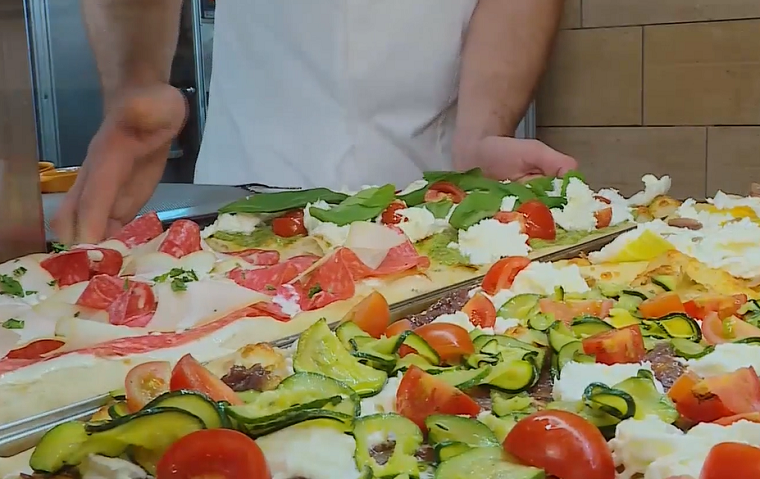 Рецепт успеха: украинец покорил Рим своей пиццей (видео)