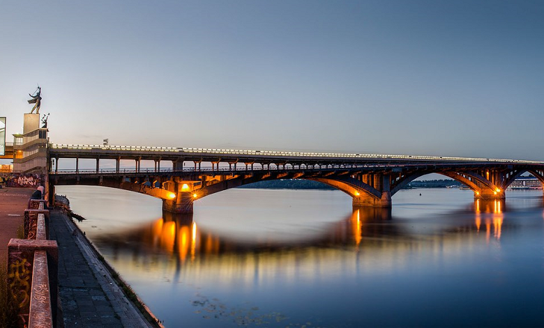 У Києві обмежать рух одразу на кількох мостах