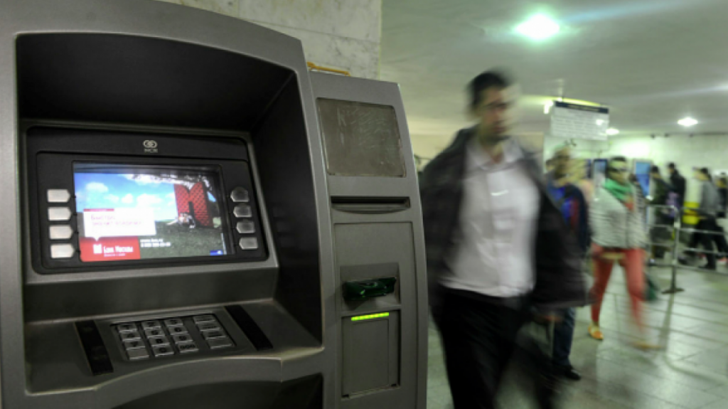 В киевском метро установят полсотни банкоматов