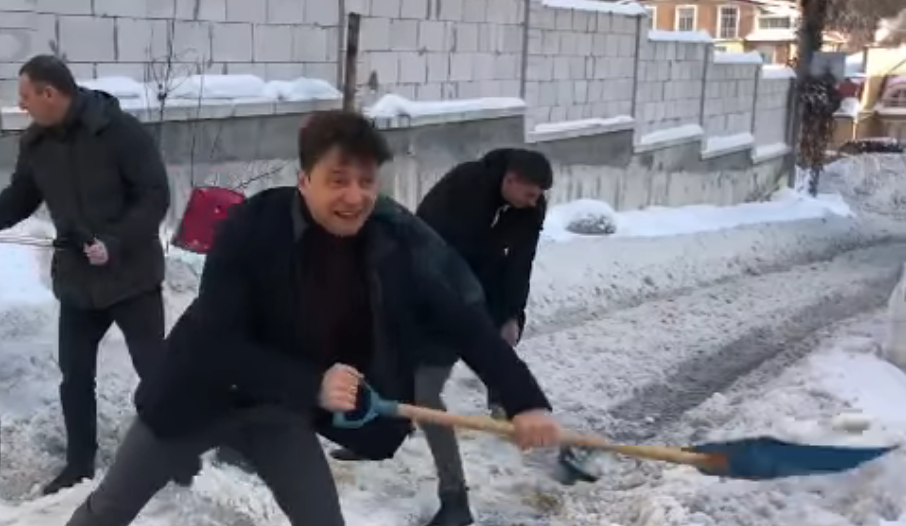 LopataChallenge: Зеленський запропонував українцям «почистити країну» (відео)