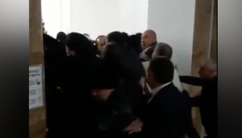 Экс-ректор Амосова штурмовала здание медуниверситета Богомольца, — Супрун (видео)