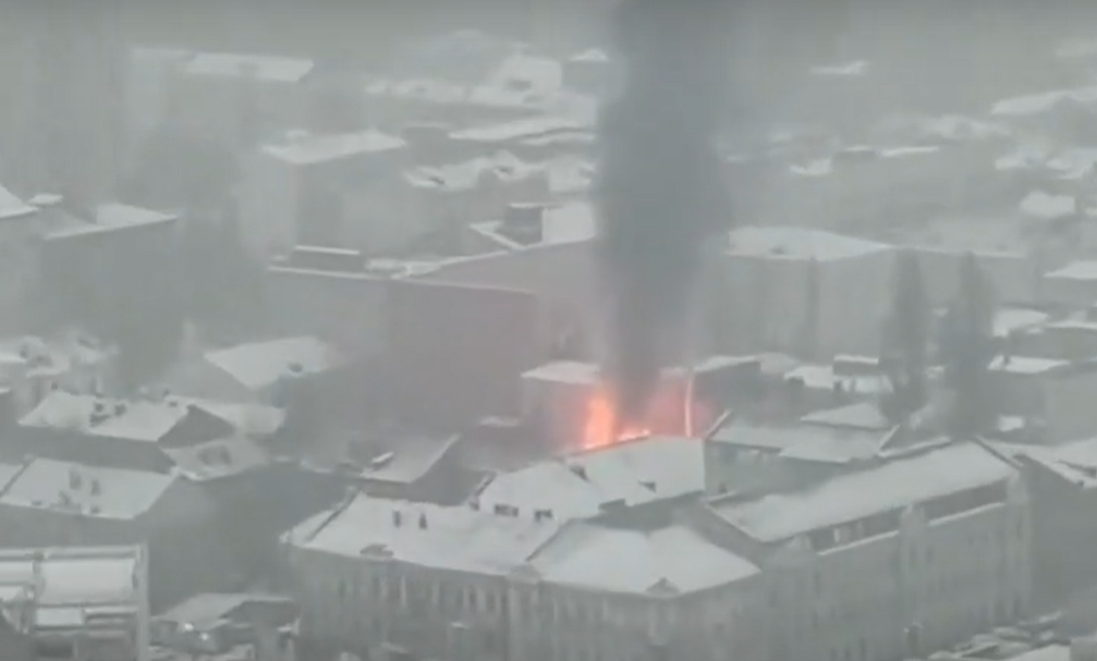 На улице Жилянской вспыхнул масштабный пожар (обновлено)