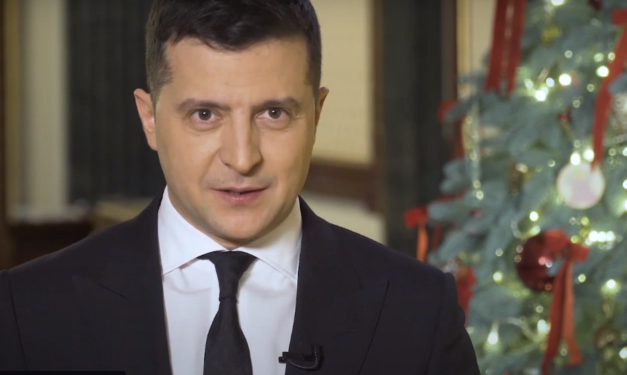 Для каждой из областей и Крыма Зеленский записал отдельные новогодние поздравления