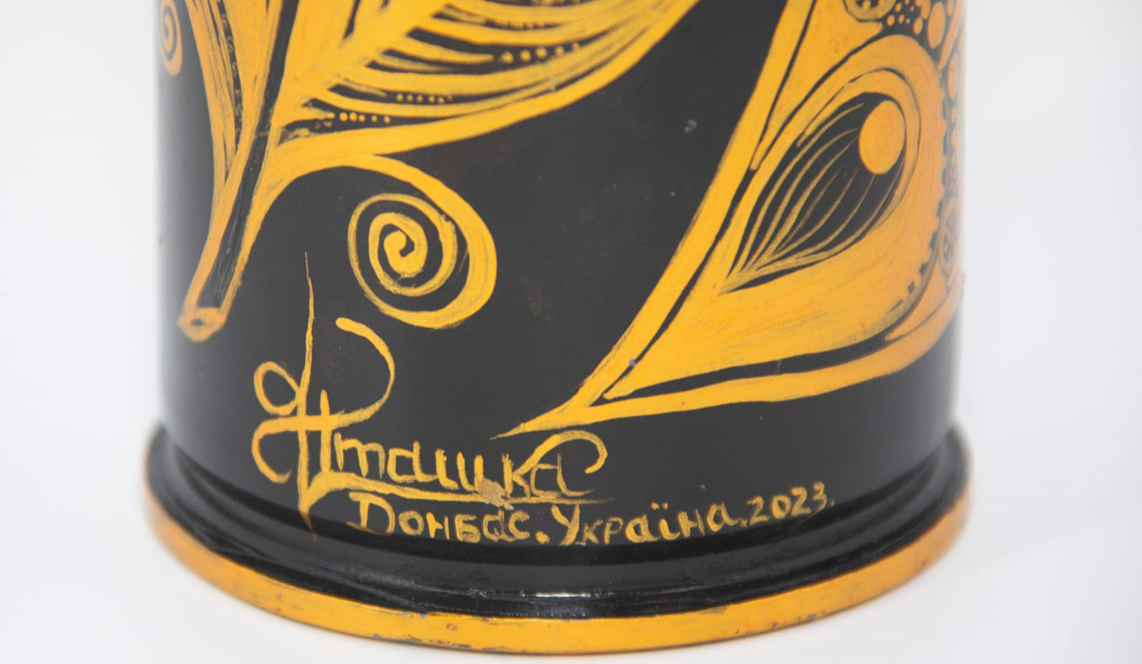 Національний музей історії України у Другій світовій війні отримав новий експонат — гільзу від артилерійського снаряда з художнім розписом "Пташки" Катерини Поліщук