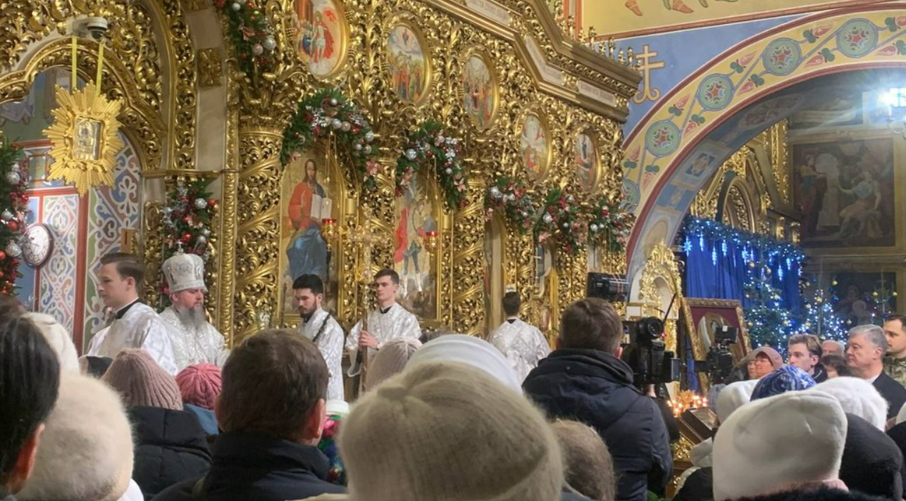 6 січня Епіфаній провів службу у Михайлівському соборі на честь Водохреща та освятив води Дніпра