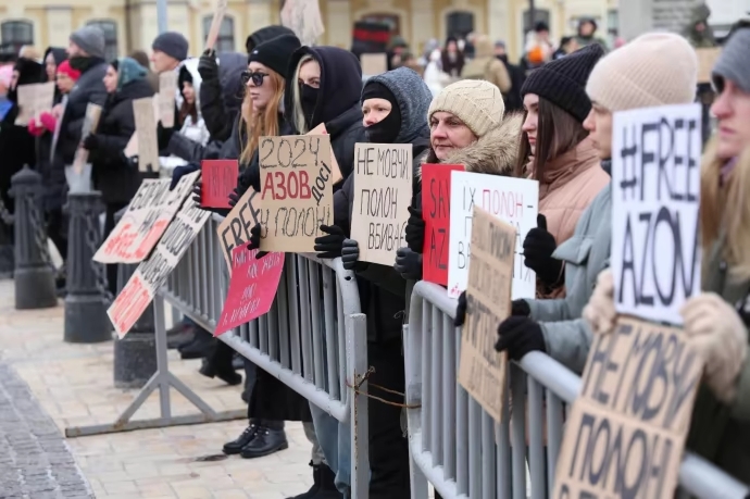 7 січня о 12:00 у Києві на Михайлівській площі пройшла акція “Не мовчи. Полон — вбиває!”