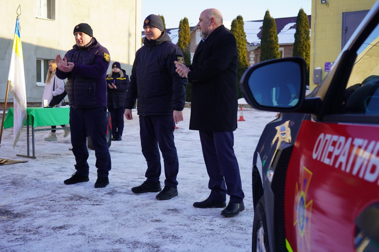 У Білій Церкві на Київщині працівникам Державної служба з надзвичайних ситуацій передали три нові автомобілі для оперативних завдань