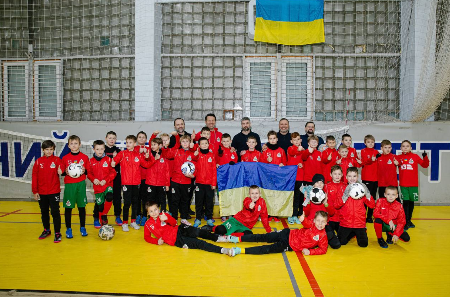 Вихованці зруйнованого спорткомплексу Локомотив відновили тренування у Києві