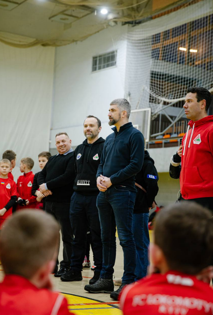 Вихованці зруйнованого спорткомплексу Локомотив відновили тренування у Києві