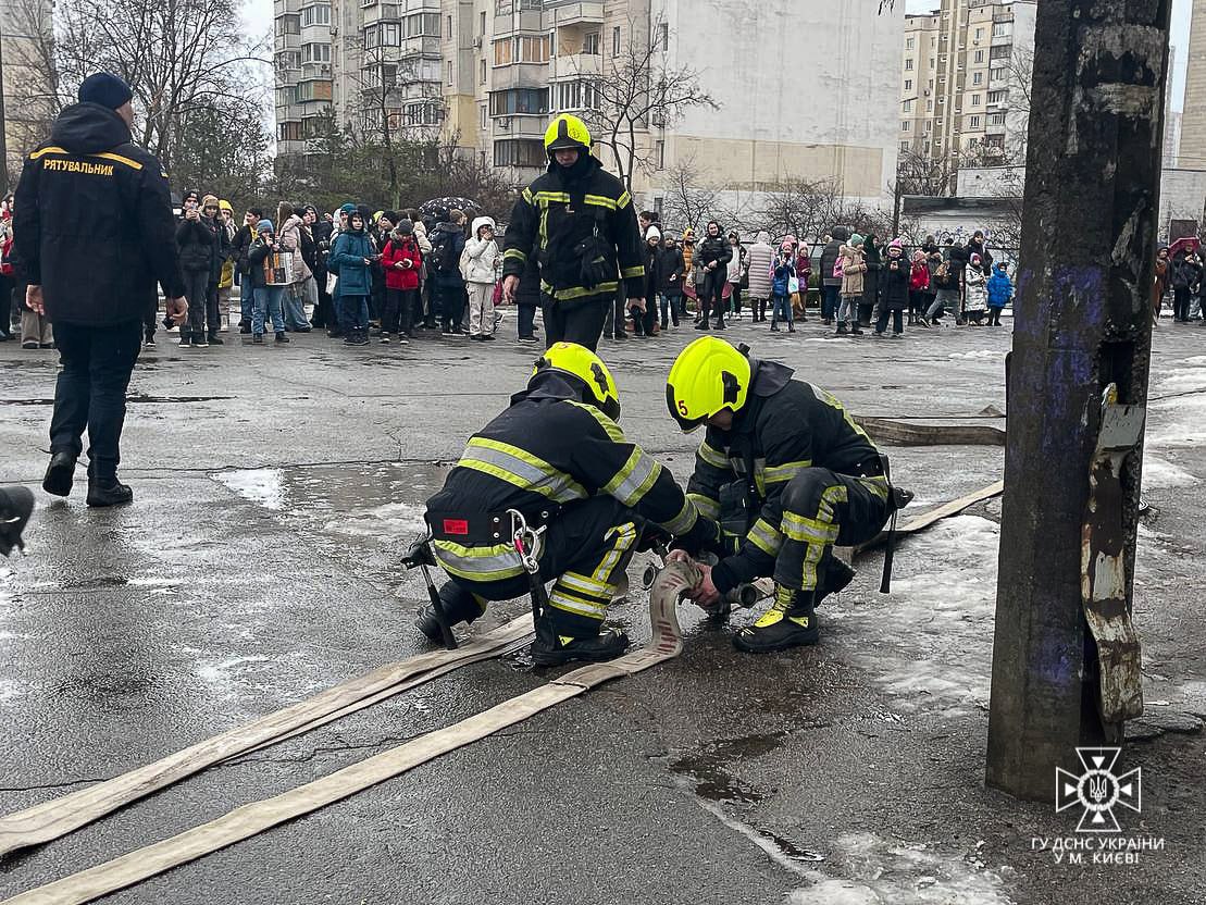 У Києві у школі сталася пожежа