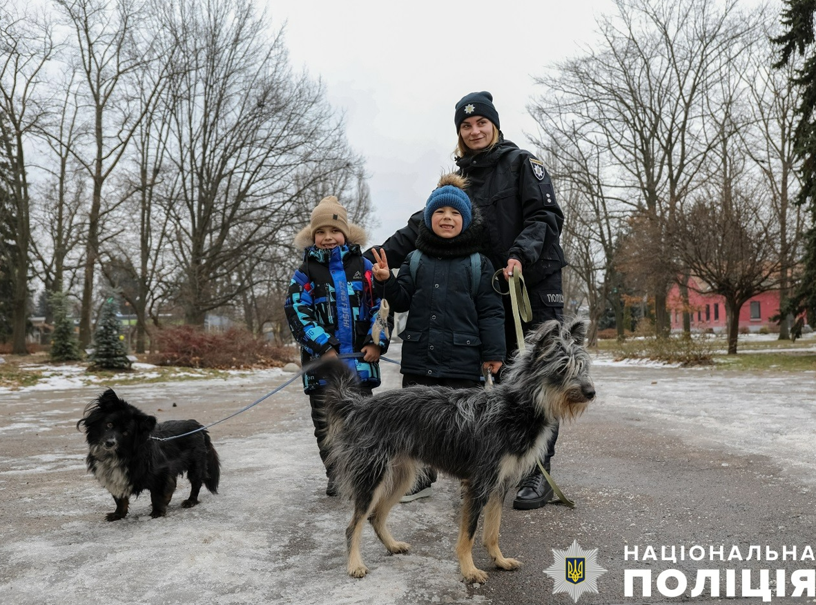 Поліція Києва відвідала притулок для тварин на ВДНГ: фото