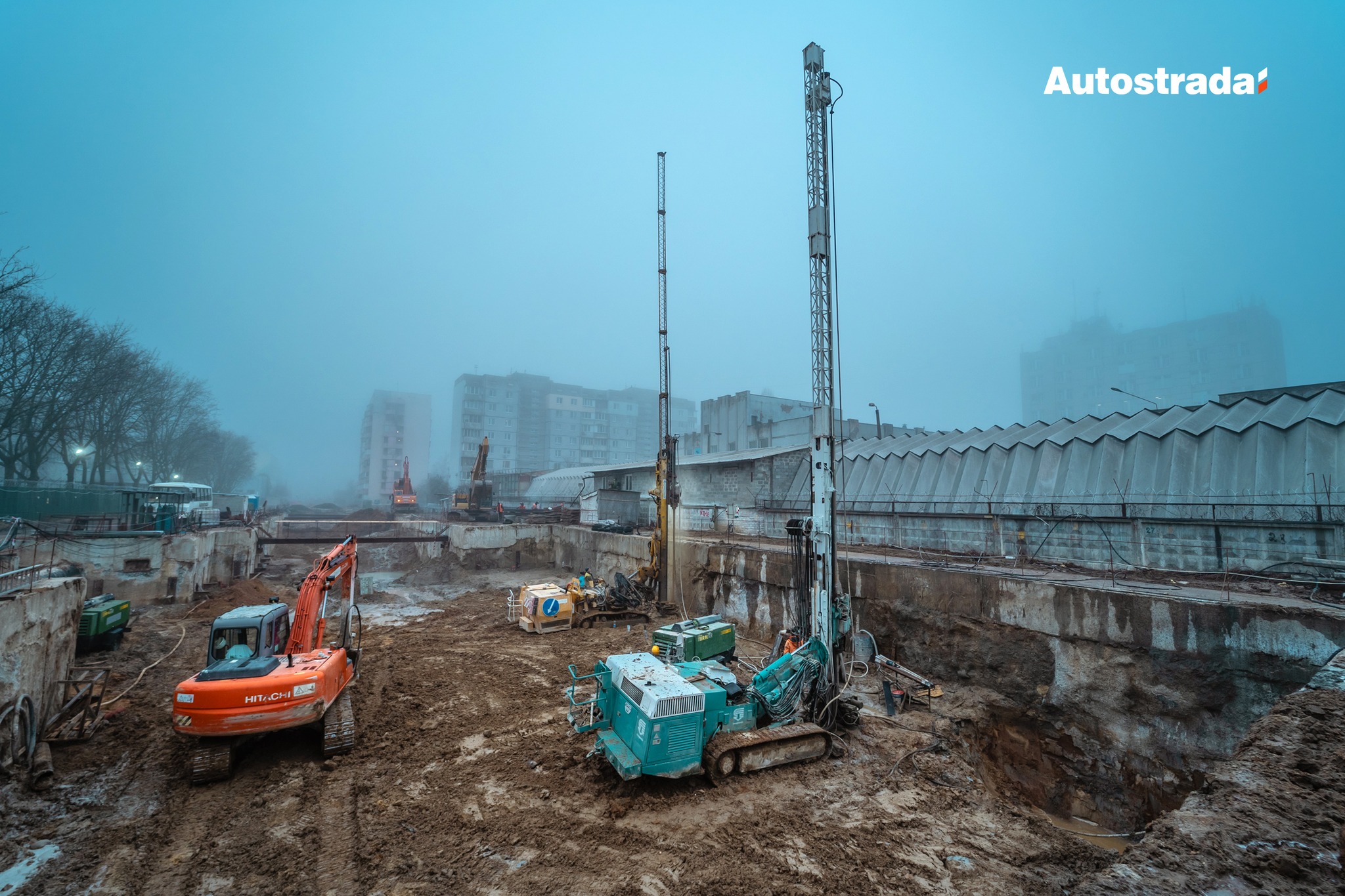 Метро на Виноградар будують цілодобово. Фото: Autostrada