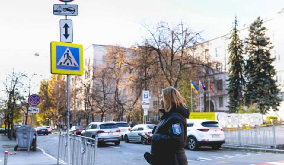 Паркування на місцях для людей з інвалідністю: як у Києві боротимуться з порушниками