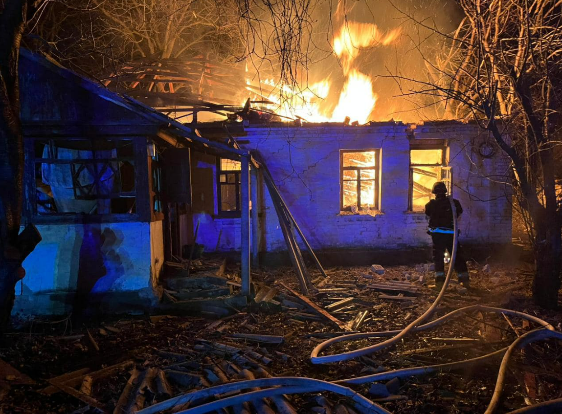 Київщину атакували дронами: горів музей ретро-авто, пошкоджені будинки