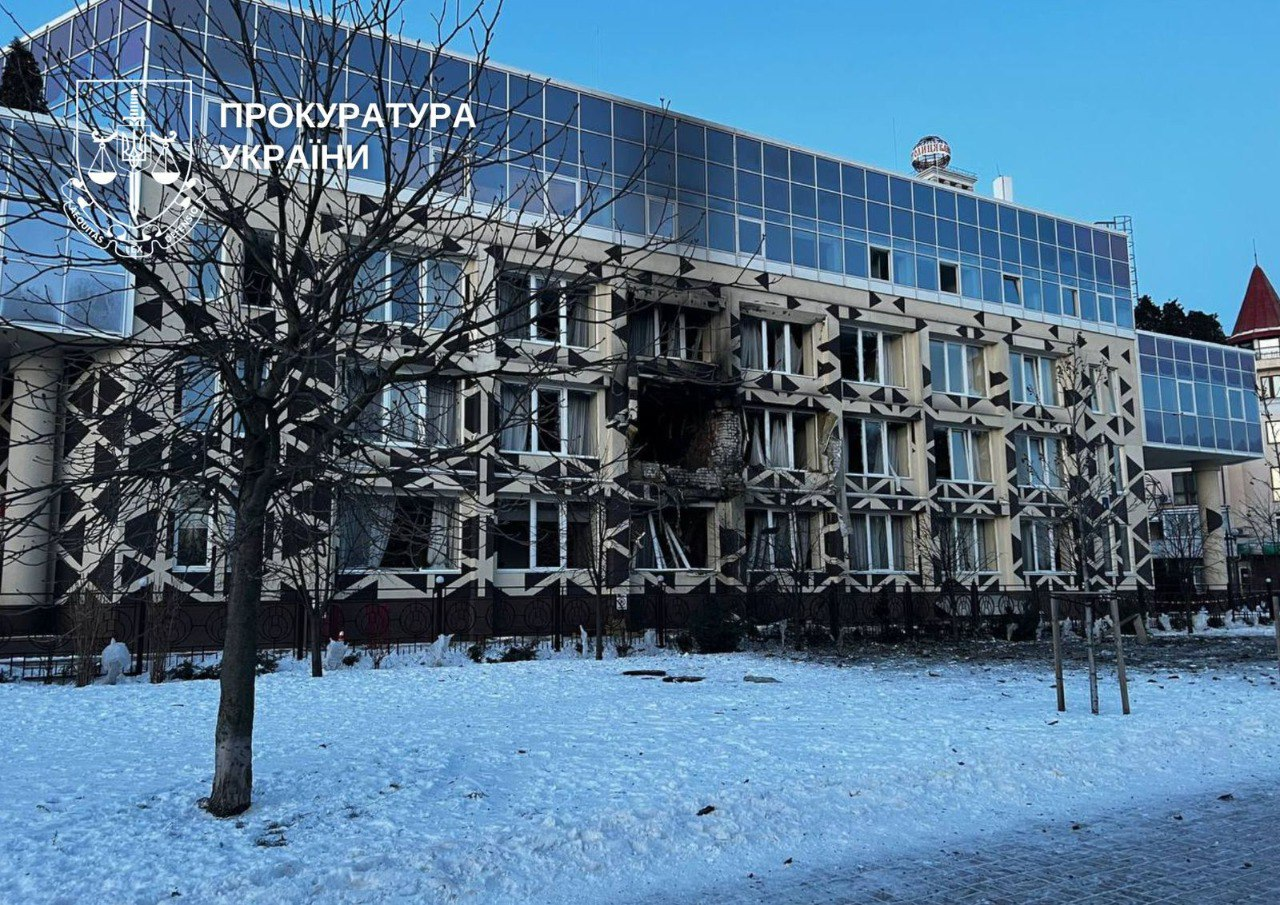 Обстріл Києва 5 січня 2026 року: дрон влучив у лікарню, є загиблий та постраждалі