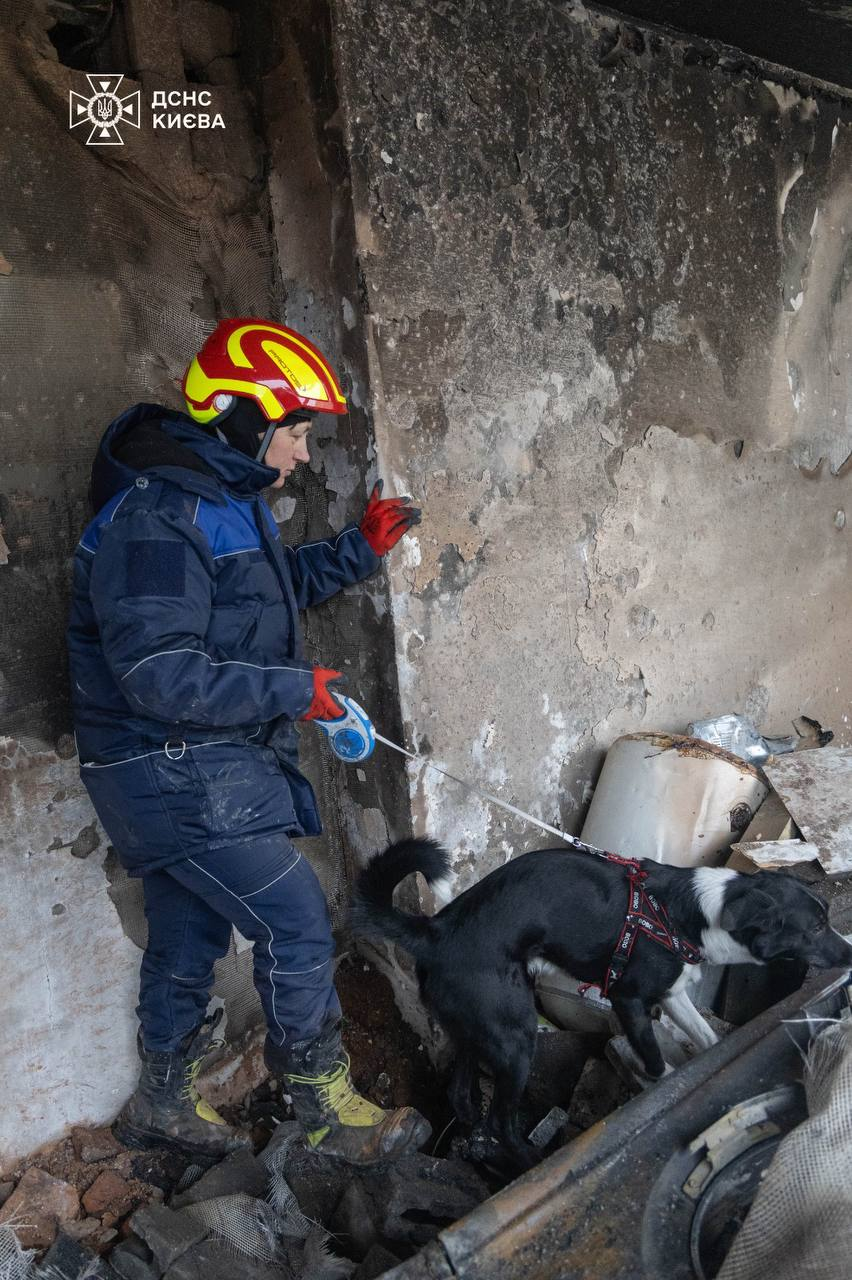 Фото: ДСНС Києва У Києві завершили ліквідацію наслідків ворожої атаки 9 січня 2026 року — ДСНС