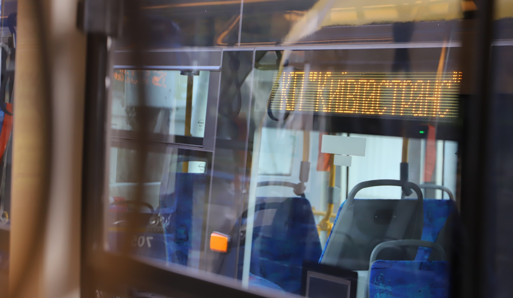 У Києві зупинився електротранспорт: запускають дублюючі автобусні маршрути