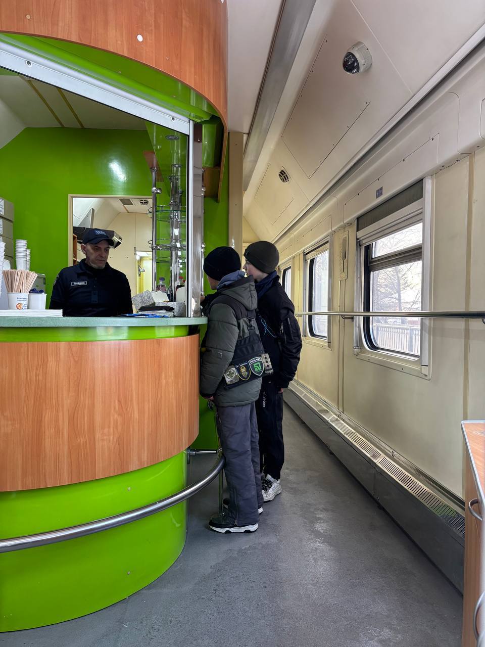 Укрзалізниця розгорнула перші 7 вагонів незламності на Київщині Укрзалізниця розгорнула перші 7 вагонів незламності на Київщині