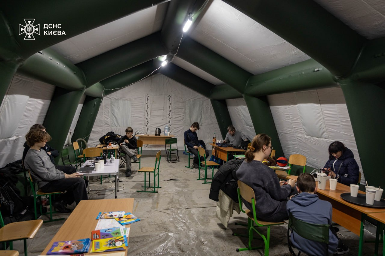 Відкриті для всіх, хто потребує підтримки: у Києві працюють мобільні Пункти незламності ДСНС