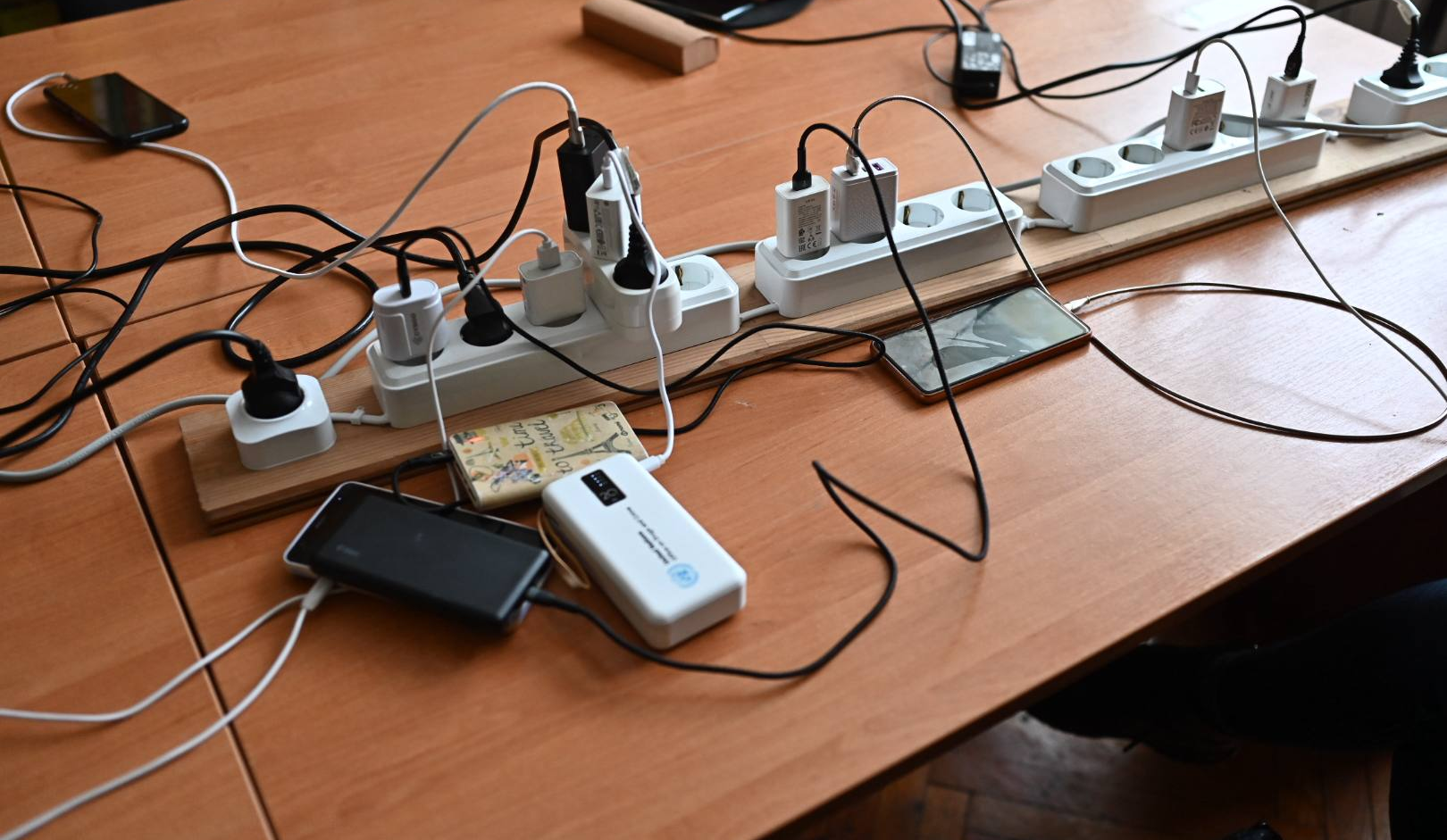 У низці районів Київщини діють екстрені відключення, в інших — стабілізаційні: графіки