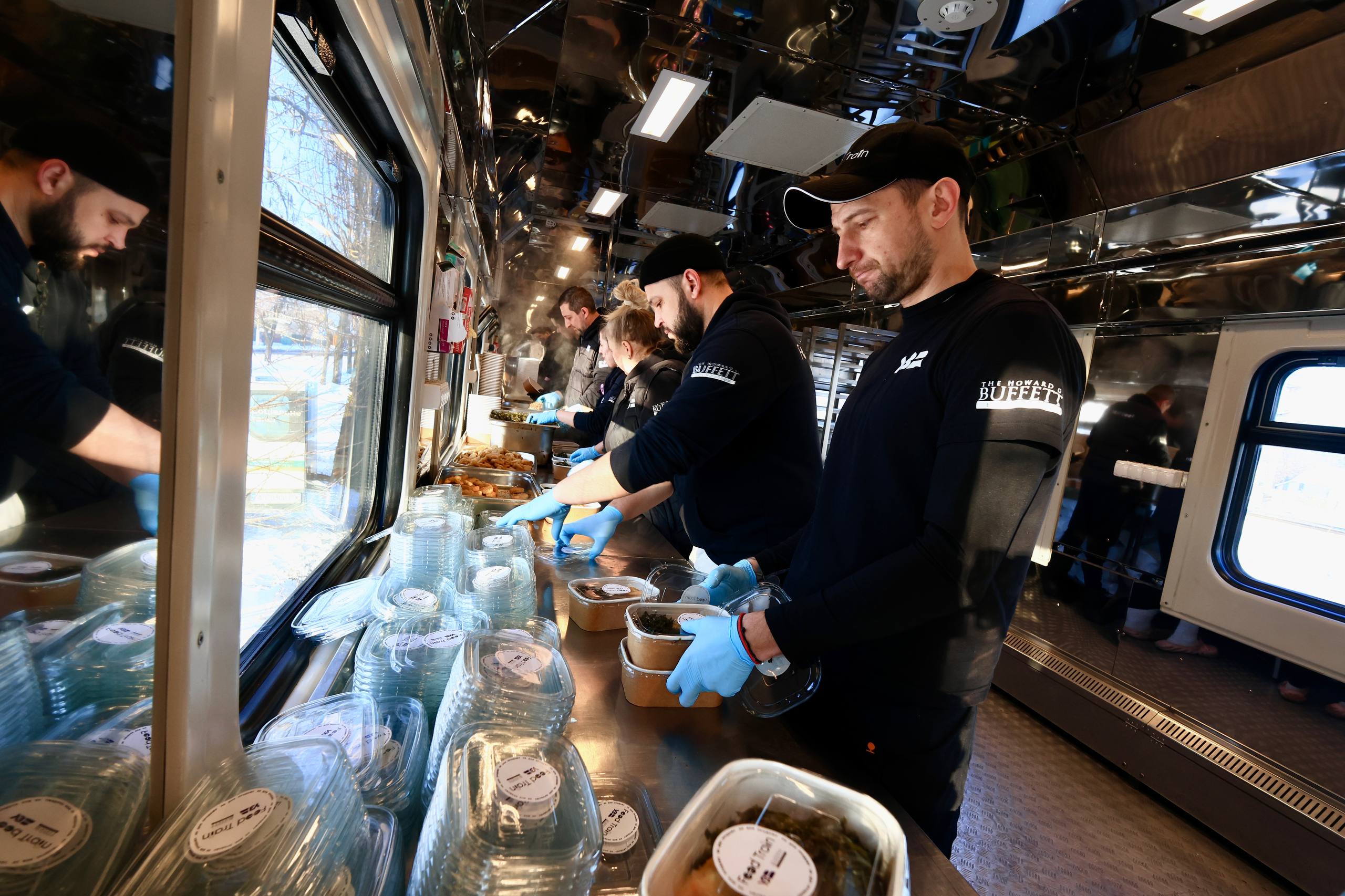 На Київщині запрацював автономний потяг-кухня: як він виглядає