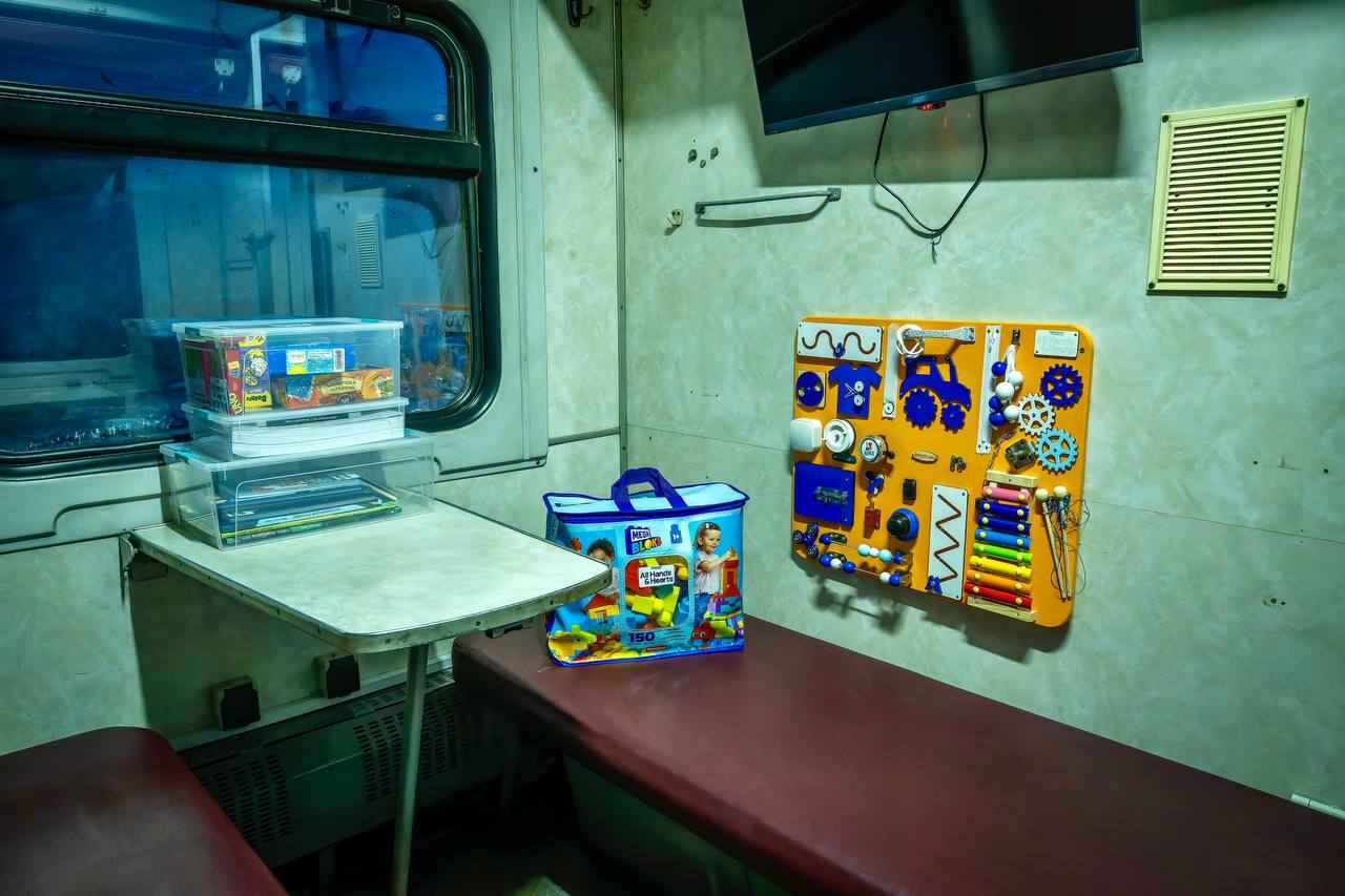 "Вагони незламності" вже прибули до Бучі на Київщині: коли і де вони працюватимуть