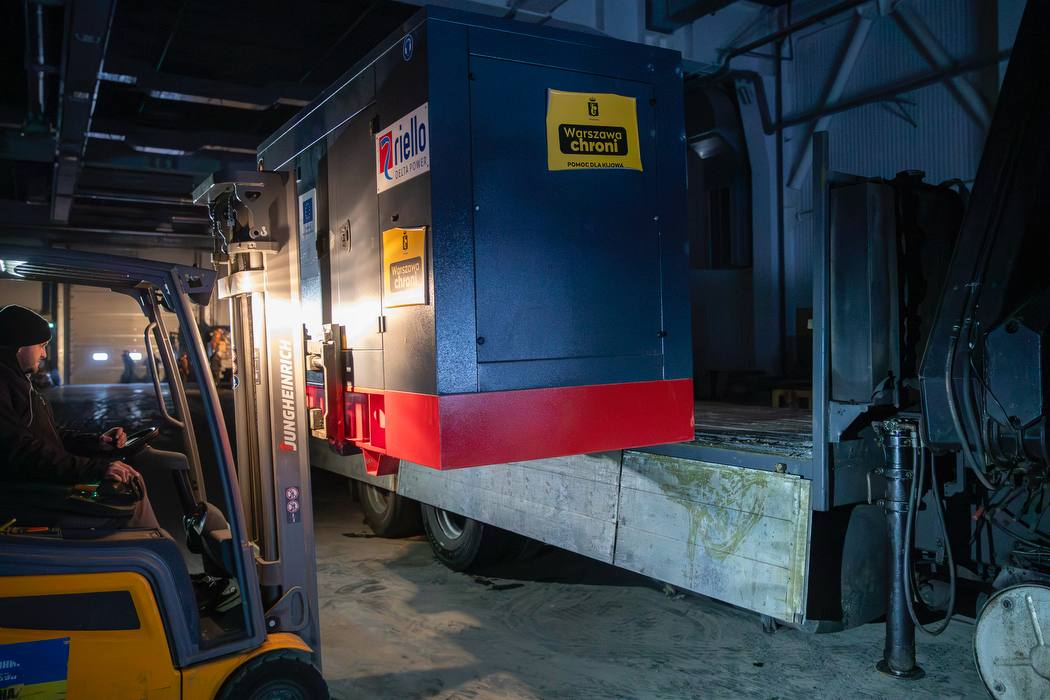 До Києва прибуло понад пів сотні генераторів від Варшави: що відомо