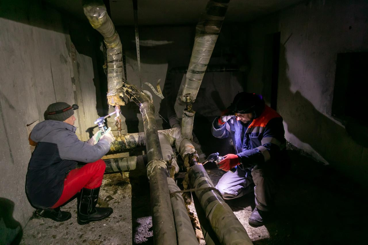 Залізничники допомагають повертати киянам воду та тепло: фото