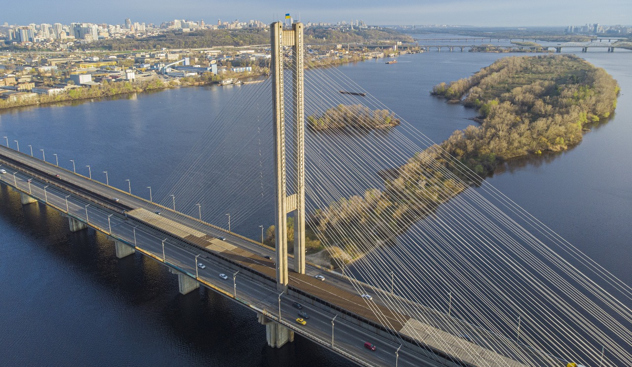 Рух Південним мостом частково обмежуватимуть до кінця зими: деталі