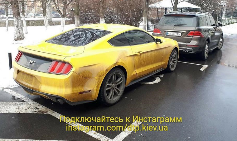Киевлянин приехал в полицию за правами и получил штраф за неправильную парковку