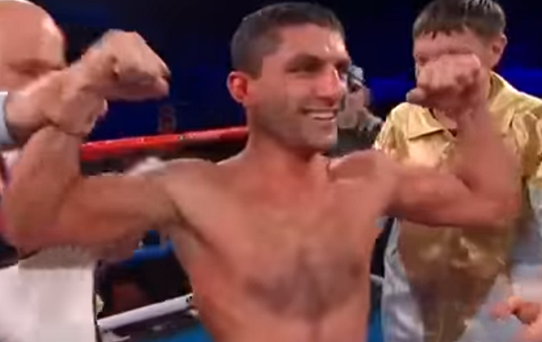 Украинский боксер стал чемпионом мира по версии WBA 