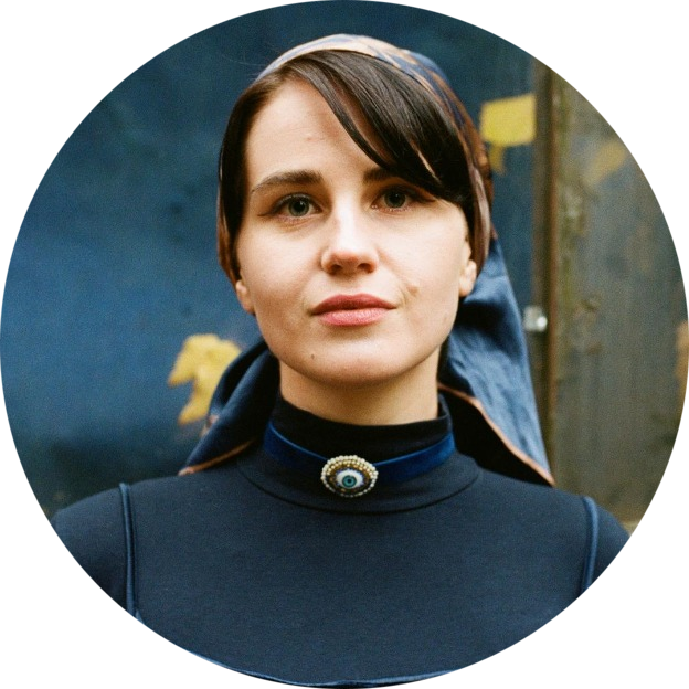 Софія Безверха, поетка, контентниця у комунікаційній агенції Gres Todorchuk, культурна блогерка та дизайнерка прикрас 