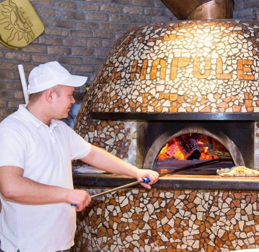 Де в Києві з'їсти піцу: піцерія Napule